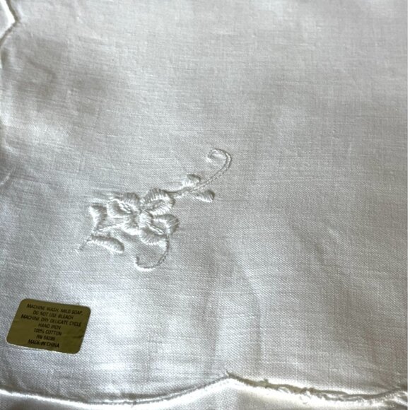 Set of 8 Vintage Embroidered Scalloped Napkins New - Picture 2 of 6